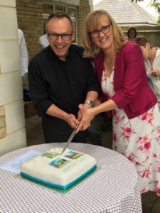 Photo of Dave & Kath cutting cake